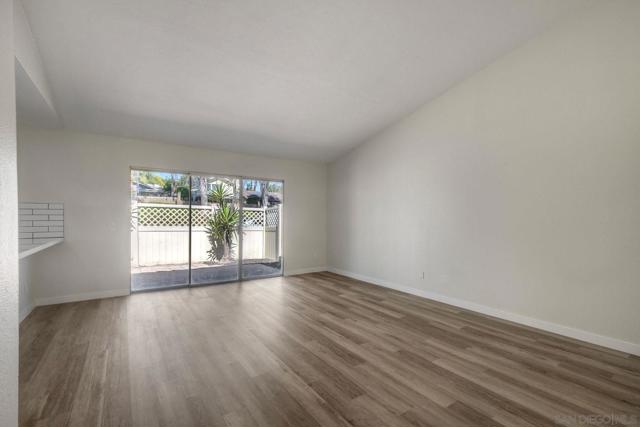 242 Eveningside Gln, Escondido CA: https://media.crmls.org/mediaz/ef4ae923-0b2b-4b33-a2ab-8064d2ee60ed.jpg