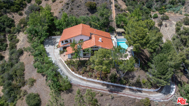 13033 Sky Valley Road, Los Angeles CA: https://media.crmls.org/mediaz/ef4c1df8-0c09-4353-be69-5a4d7d9c64cc.jpg