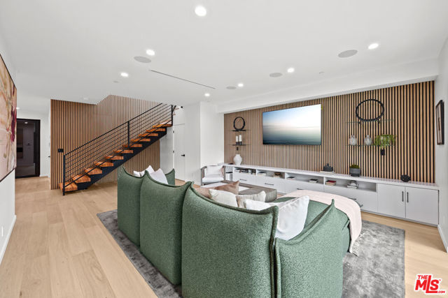 2631 Castle Heights Place, Los Angeles CA: https://media.crmls.org/mediaz/ef4c4e28-887f-412d-b3c4-074ef28cbd4c.jpg