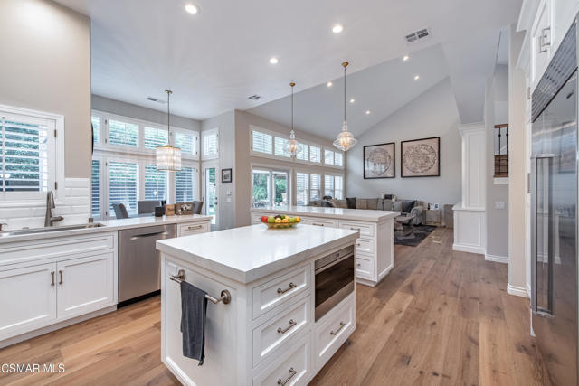 48 Golden Glen Drive, Simi Valley CA: https://media.crmls.org/mediaz/ef4c82ca-229c-4cd8-ac1e-aa01d3332fcf.jpg