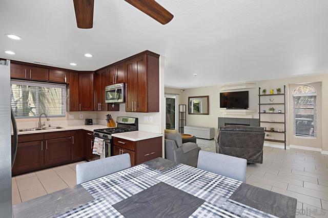 2150 Rebecca Way, Lemon Grove CA: https://media.crmls.org/mediaz/ef4cfe0f-03b5-4efb-8b9a-f4fb604925e6.jpg