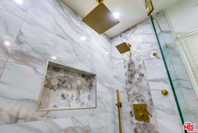 7220 10th Avenue, Los Angeles CA: https://media.crmls.org/mediaz/ef4d9a09-62ff-4c9f-aee6-9bbb6dbac320.jpg