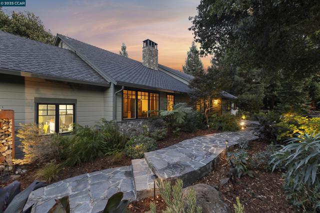 350 Pine Creek Rd, Walnut Creek CA: https://media.crmls.org/mediaz/ef4da051-2976-49fa-8a79-310d2ba78b4e.jpg