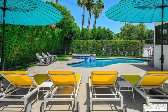 284 E Ocotillo Avenue, Palm Springs CA: https://media.crmls.org/mediaz/ef4db9af-ea1f-41ac-a935-5e021925a279.jpg