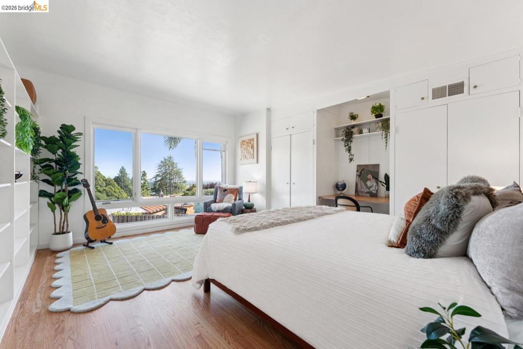 https://media.crmls.org/mediaz/ef4e3589-8723-47bb-a815-ae690e31b6ad.jpg?preset=X-Large