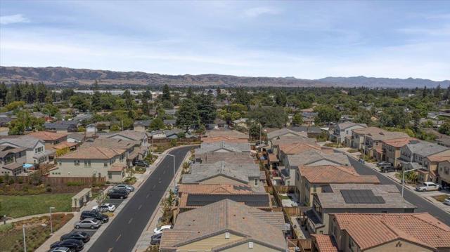 738 Sullivan Way, Gilroy CA: https://media.crmls.org/mediaz/ef4e6da3-ace1-48a6-a6e2-dd7fe02421d3.jpg