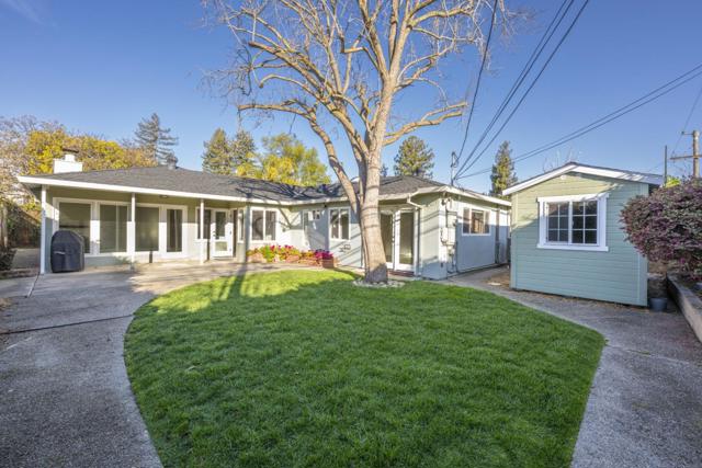 2665 Carolina Avenue, Redwood City CA: https://media.crmls.org/mediaz/ef4eaa0c-2713-401b-a281-eecedad48329.jpg