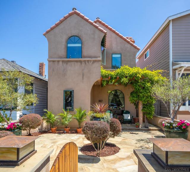 867 E Avenue, Coronado CA: https://media.crmls.org/mediaz/ef4f1d2d-d808-456a-a93e-85fcff5d0a5e.jpg