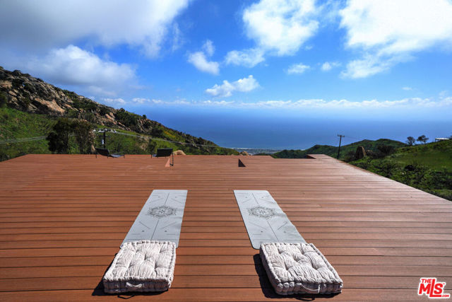 24641 Piuma Road, Malibu CA: https://media.crmls.org/mediaz/ef4f9ae1-4f2c-4fdb-bf7b-767170eac028.jpg