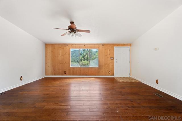 3511 Lakeview Dr, Julian CA: https://media.crmls.org/mediaz/ef4fa599-37a0-4db5-bf0b-d06590e57cd2.jpg