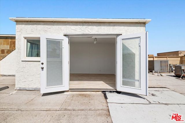 634 The Strand, Hermosa Beach, California 90254, 3 Bedrooms Bedrooms, ,2 BathroomsBathrooms,Residential,Sold,The Strand,22200669