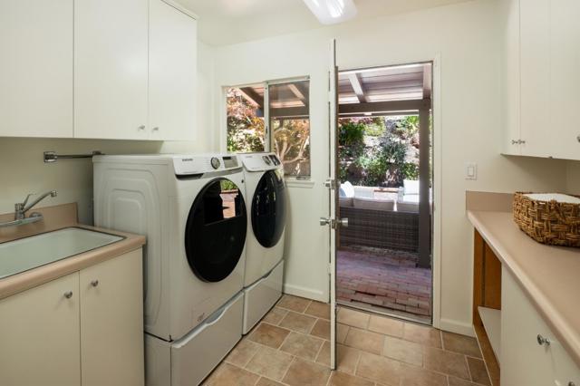 23480 Ravensbury Avenue, Los Altos Hills CA: https://media.crmls.org/mediaz/ef50089e-b4bc-4e08-b01b-8631935a5737.jpg