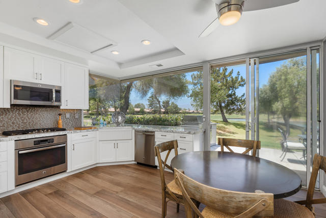27 Oak Tree Drive, Rancho Mirage CA: https://media.crmls.org/mediaz/ef518f17-d12c-44d0-bbc1-a8ae14540a31.jpg