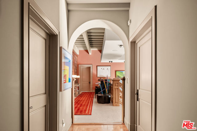 4009 Valley Meadow Road, Encino CA: https://media.crmls.org/mediaz/ef51ca44-cbed-42b1-b12d-6b29dbb1d505.jpg