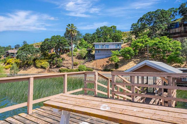 12340 Lakeshore Drive, Clearlake CA: https://media.crmls.org/mediaz/ef51d1d3-6275-49f2-bf74-57ad4b06c949.jpg