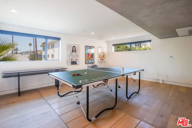 1337 N Fuller Avenue, Los Angeles CA: https://media.crmls.org/mediaz/ef51efbe-48d5-459d-a09c-493b4c5ea38c.jpg