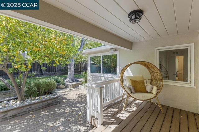 41 Iris Ln, Walnut Creek CA: https://media.crmls.org/mediaz/ef526624-af6a-4195-8679-a0f4760fb991.jpg