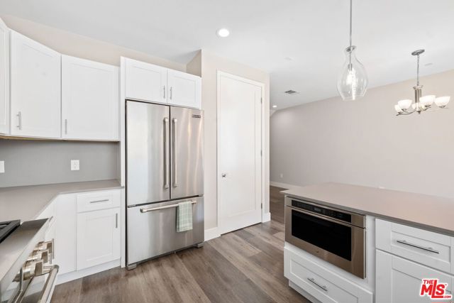 4372 Paxton Place, Calabasas CA: https://media.crmls.org/mediaz/ef532316-b3d4-4de5-b7fe-d3b12a64c186.jpg