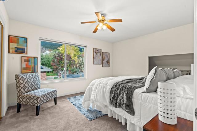 3146 Blackhawk Meadow Dr, Danville CA: https://media.crmls.org/mediaz/ef536459-2d5b-4c86-920c-70c5501ebadb.jpg