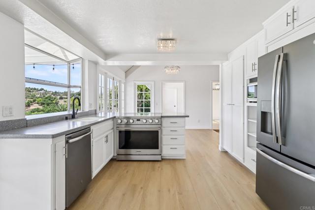 1797 99 Rabbit Hill, Fallbrook CA: https://media.crmls.org/mediaz/ef5370ee-969b-48a1-88dc-537eb33c85b7.jpg