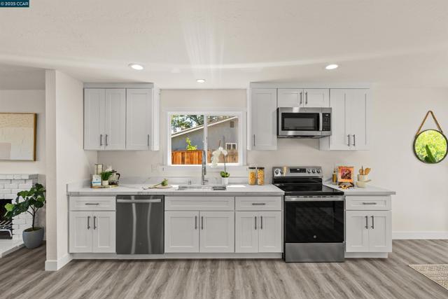 3319 Claudia Dr, Concord CA: https://media.crmls.org/mediaz/ef53745d-888d-4c5f-b0d0-ceafe682f665.jpg