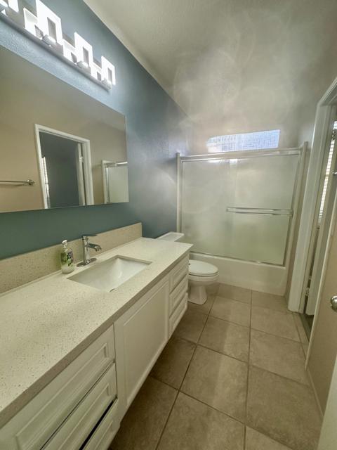 44 GUEST : HALL BATH