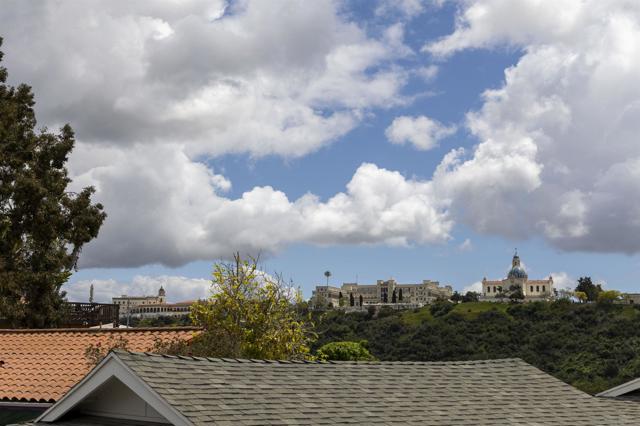 1945 Goldboro Street, San Diego CA: https://media.crmls.org/mediaz/ef53ed04-c1d0-4486-ba19-dd8e0bed048e.jpg
