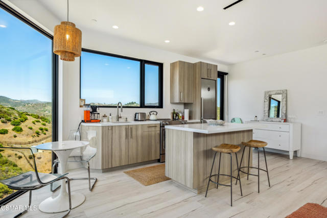 33433 Decker School Road, Malibu CA: https://media.crmls.org/mediaz/ef53f48b-9a0c-4712-85df-e465d91af600.jpg