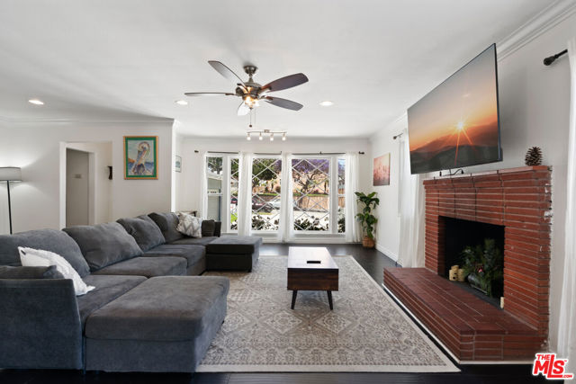 328 E Plymouth Street, Inglewood CA: https://media.crmls.org/mediaz/ef543dad-f70e-44f4-9553-fc1cfdb34ab0.jpg
