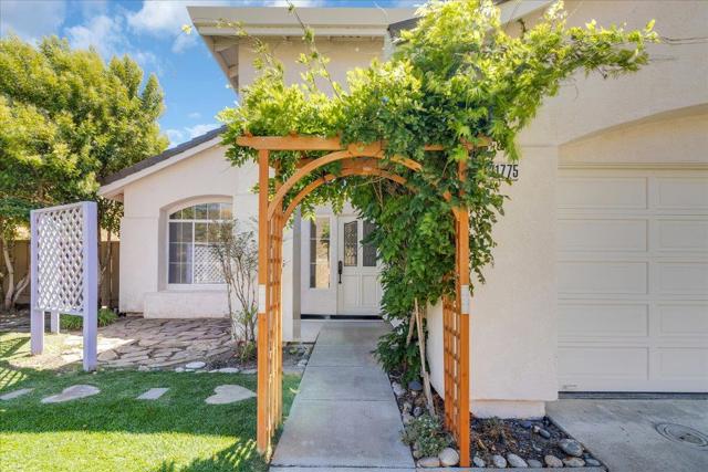 21775 Woodrose Place, Salinas CA: https://media.crmls.org/mediaz/ef545c06-afee-4621-a6b8-a03980335807.jpg