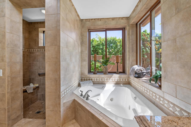 10-Jet Jacuzzi Tub & Walk-In Shower