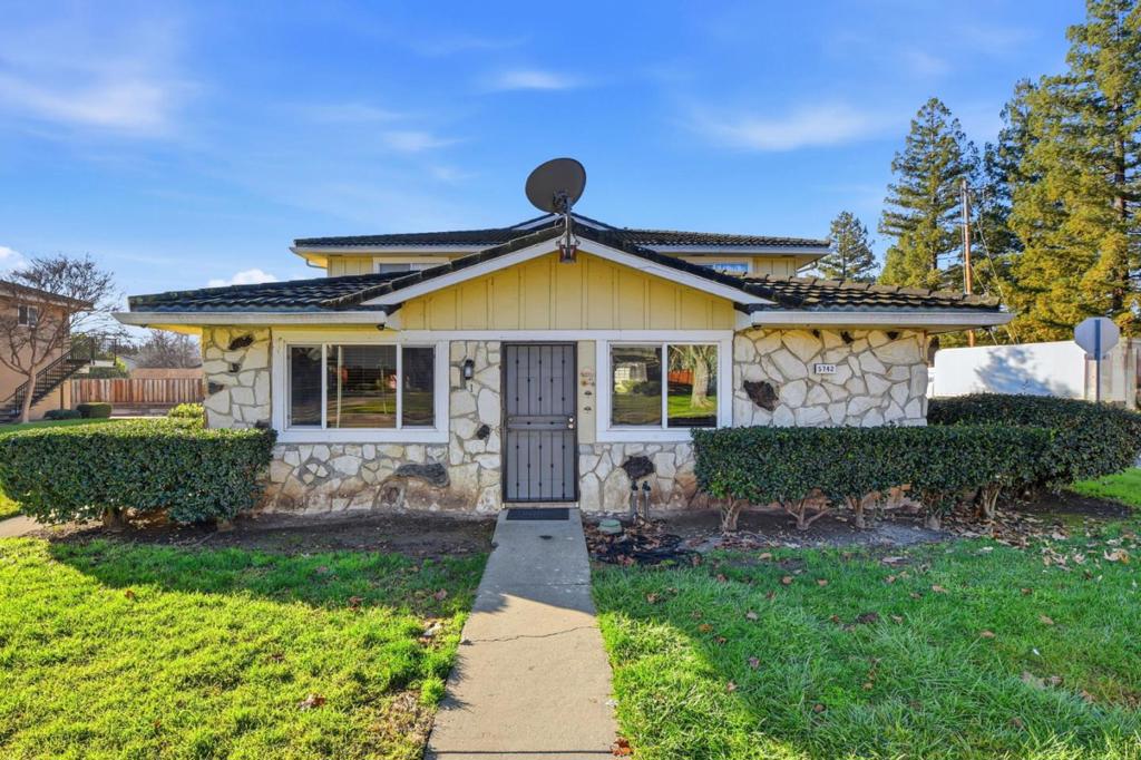 5742 Playa Del Rey #1