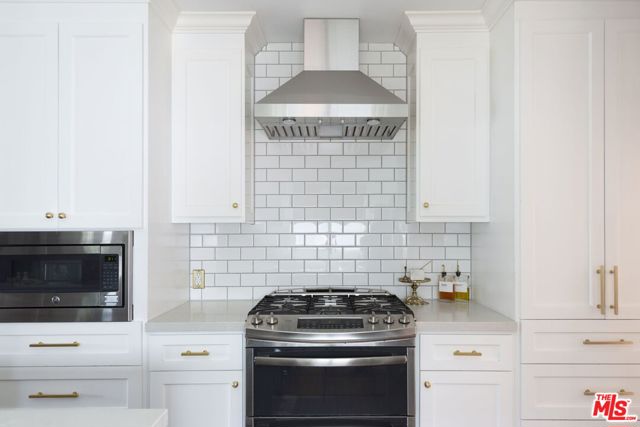 6616 W 87th Street, Los Angeles CA: https://media.crmls.org/mediaz/ef554b03-52a2-4f9d-b421-0e517aec3511.jpg