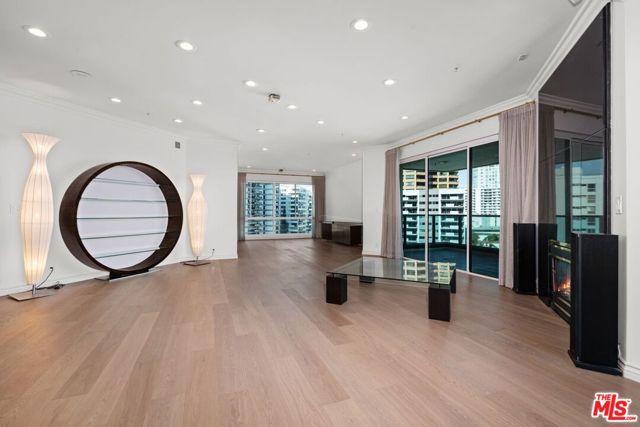 10490 Wilshire Boulevard, Los Angeles CA: https://media.crmls.org/mediaz/ef5587c5-6f14-4a57-b052-8b9ffa97c44e.jpg