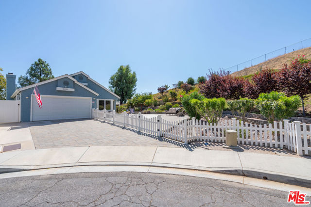 31902 Green Hill Dr, Castaic, CA 91384