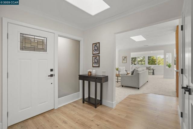 1364 Running Springs Rd, Walnut Creek CA: https://media.crmls.org/mediaz/ef561cef-b709-4645-b3fb-77e2c8faa680.jpg