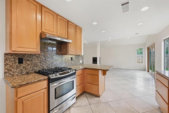 4596 Coronado Drive, Oceanside CA: https://media.crmls.org/mediaz/ef56ab16-58f9-4cbc-b1f0-8d4eaf9b15ae.jpg