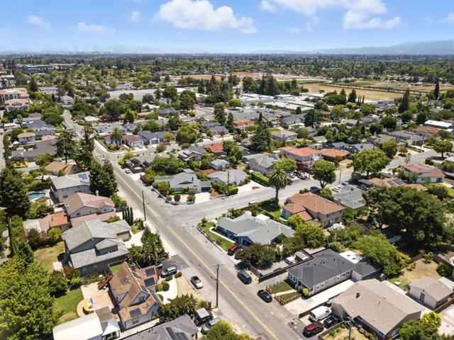 956 Bryant Way, Sunnyvale CA: https://media.crmls.org/mediaz/ef58646c-1dda-467a-af3a-91e031bb58f6.jpg