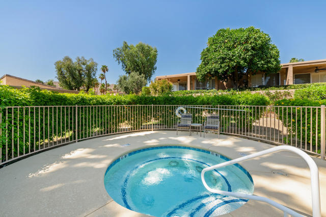 73438 Foxtail Lane, Palm Desert CA: https://media.crmls.org/mediaz/ef58bc84-49d7-4a70-bb49-8488decde826.jpg