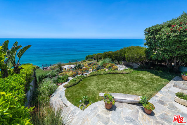 7089 Birdview Avenue, Malibu CA: https://media.crmls.org/mediaz/ef5944ea-03ef-474a-953d-ff7d9e964cfc.jpg