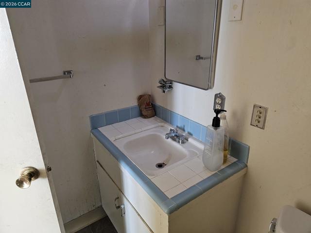 Image 33 of 38 For 627 Kern St  