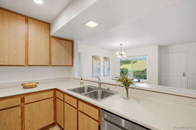 4040 Porte La Paz, San Diego CA: https://media.crmls.org/mediaz/ef59adaa-3216-4fae-a71e-5c259e47eaf4.jpg