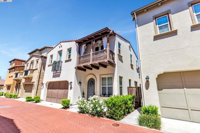 5079 Rowan Dr, San Ramon CA: https://media.crmls.org/mediaz/ef59e29c-3b23-41fe-94a7-eaf7bd270003.jpg