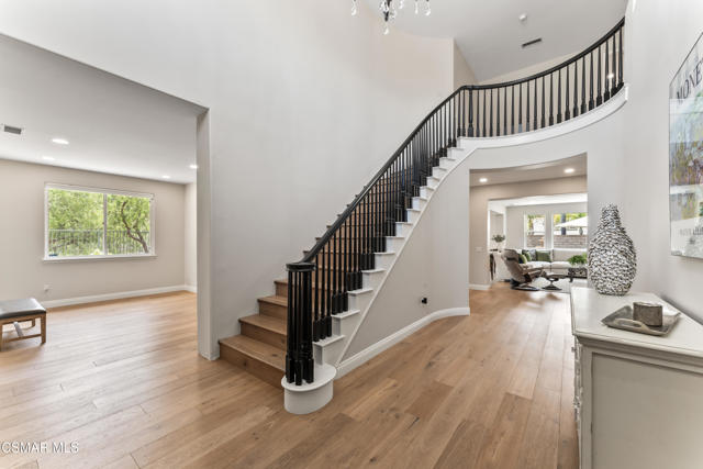 4543 Silverbell Circle, Moorpark CA: https://media.crmls.org/mediaz/ef59f4fd-27fd-44b4-bd64-0bcc7fb4173e.jpg