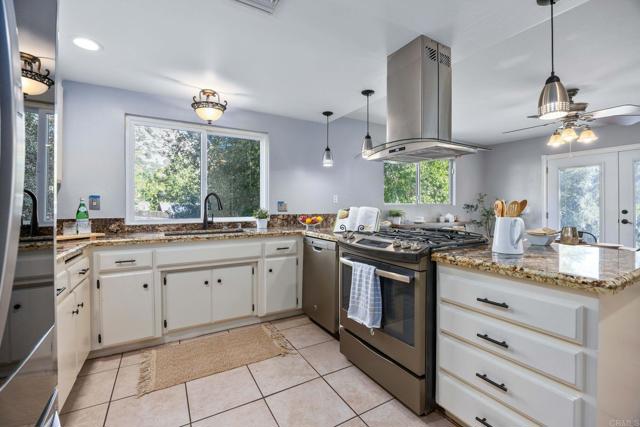 25119 Como Esta Court, Ramona CA: https://media.crmls.org/mediaz/ef59fb75-5bb5-4d8c-b216-29f61a556a1a.jpg