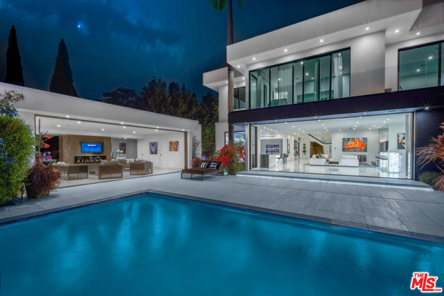 511 N Rexford Drive, Beverly Hills CA: https://media.crmls.org/mediaz/ef5a3083-e09c-469c-844e-d9c5b1d61bae.jpg