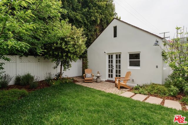 226 N Arden Boulevard, Los Angeles CA: https://media.crmls.org/mediaz/ef5a9964-c511-4866-9e50-8b447b85ffcc.jpg