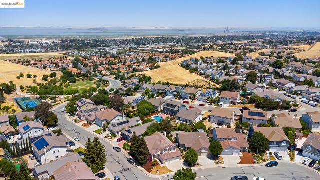 2 Quiet Path Ct, Pittsburg CA: https://media.crmls.org/mediaz/ef5aac38-a862-4d9e-b41d-a4a28e5eb0d0.jpg