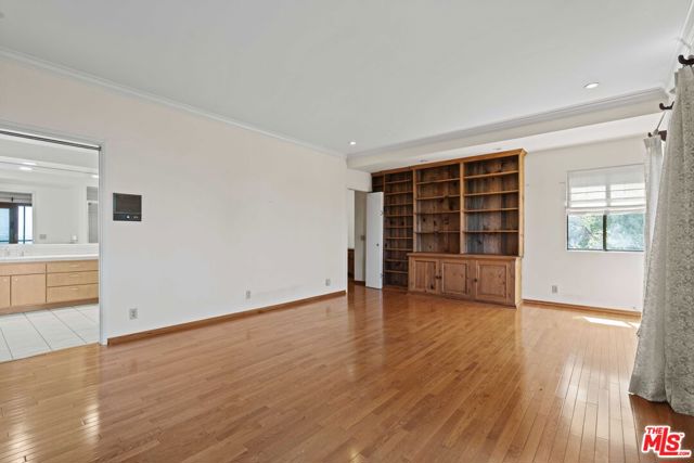 3740 Multiview Drive, Los Angeles CA: https://media.crmls.org/mediaz/ef5ab088-0b91-4fe8-9963-575945dd0f87.jpg