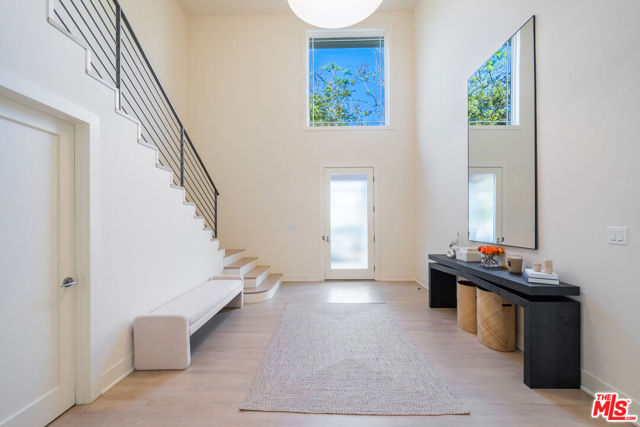 10148 Angelo Circle, Beverly Hills CA: https://media.crmls.org/mediaz/ef5b3167-4d42-48e6-8e9d-f3748123ae6e.jpg
